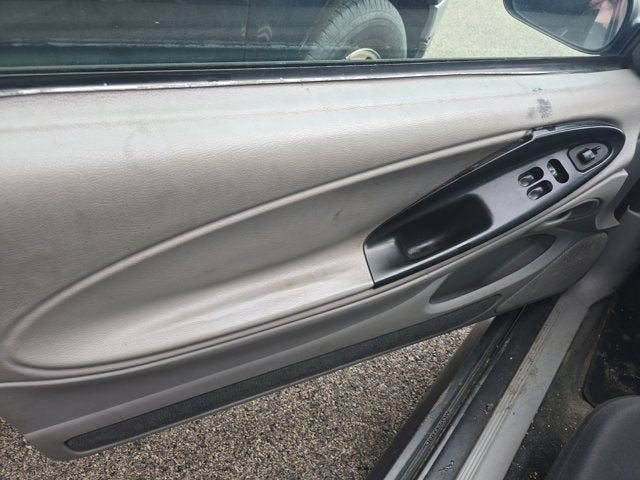 2004 Ford Mustang Standard