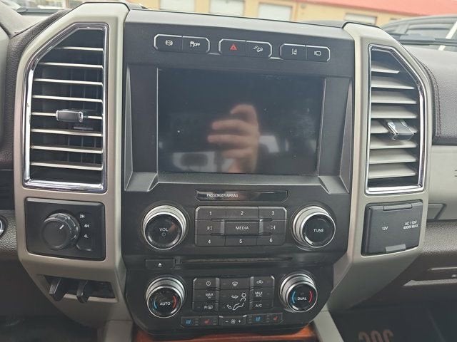 2017 Ford Super Duty F-350 DRW Lariat