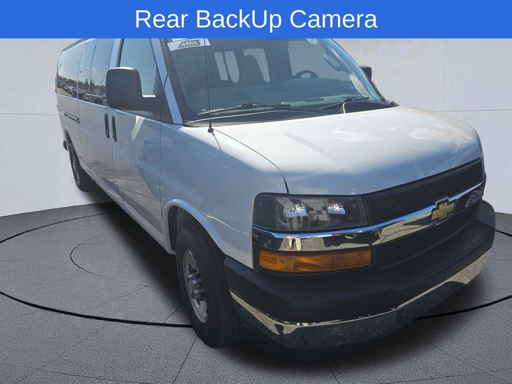2024 Chevrolet Express Passenger 3500 1LT