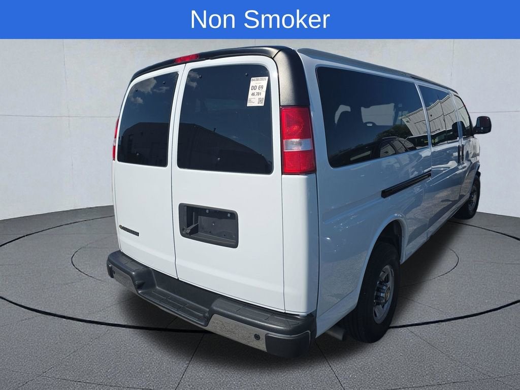 2024 Chevrolet Express Passenger 3500 1LT