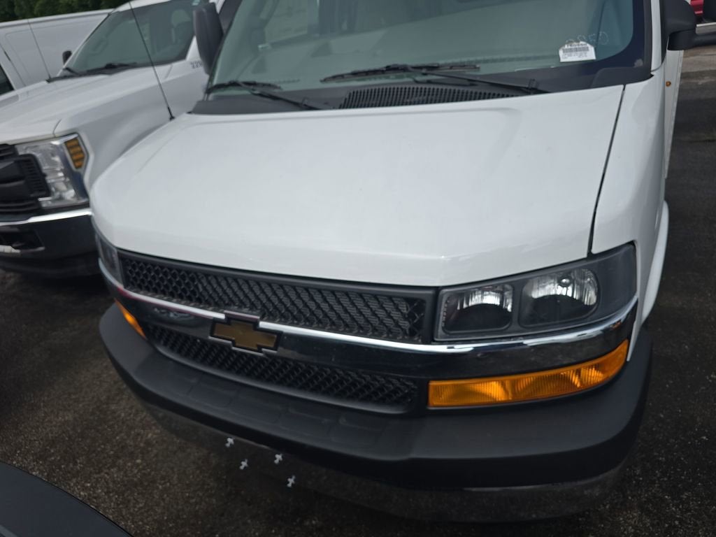 2025 Chevrolet Express Cutaway 3500 1WT