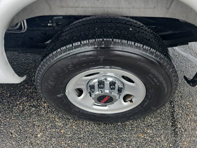 2025 GMC Savana Passenger LT