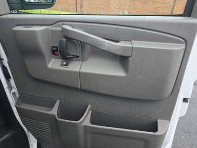 2025 GMC Savana Passenger LT