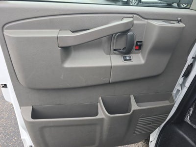 2025 GMC Savana Passenger LT