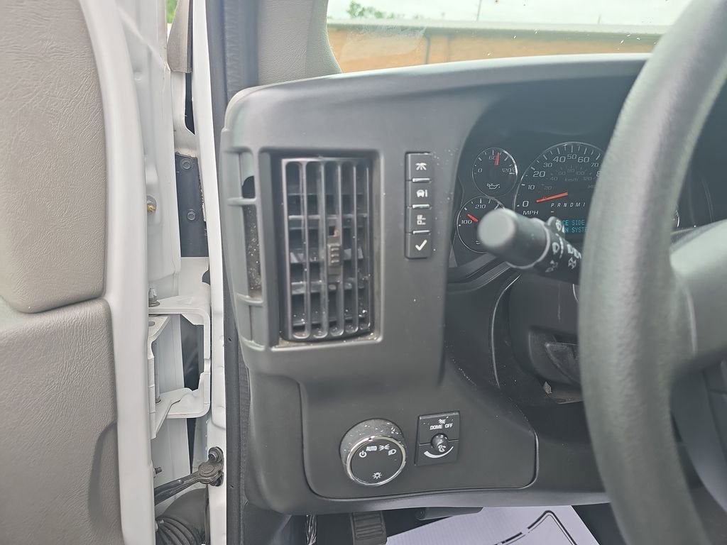 2025 GMC Savana Passenger LT