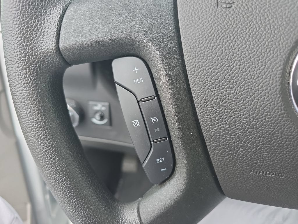 2025 GMC Savana Passenger LT