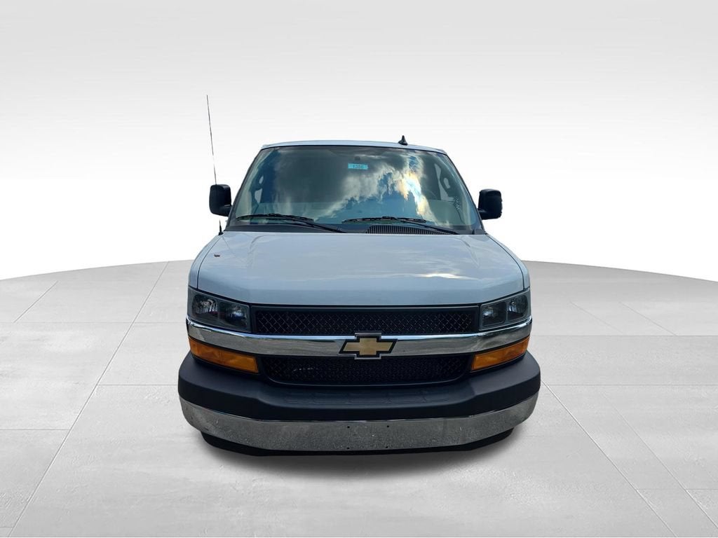 2026 Chevrolet Express Cutaway 3500 1WT