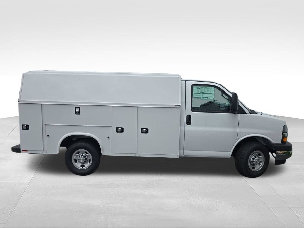 2026 Chevrolet Express Cutaway 3500 1WT