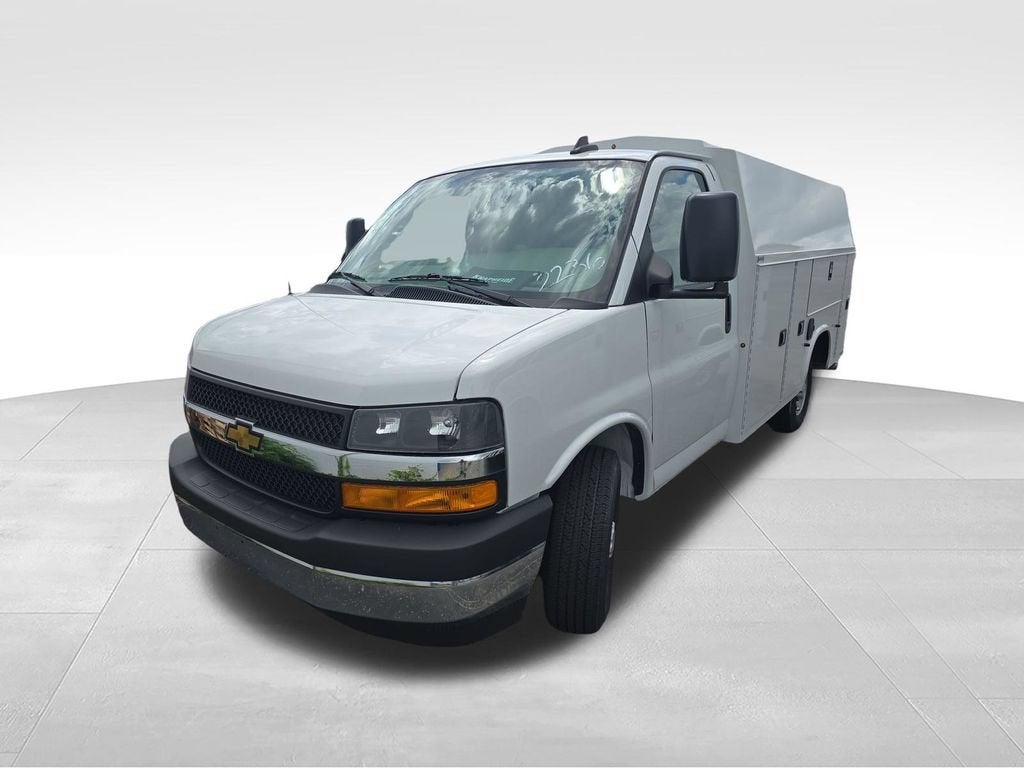 2026 Chevrolet Express Cutaway 3500 1WT
