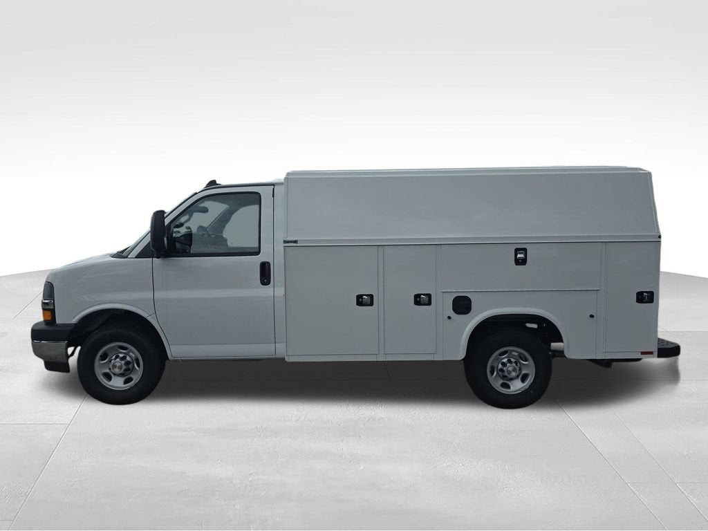 2026 Chevrolet Express Cutaway 3500 1WT