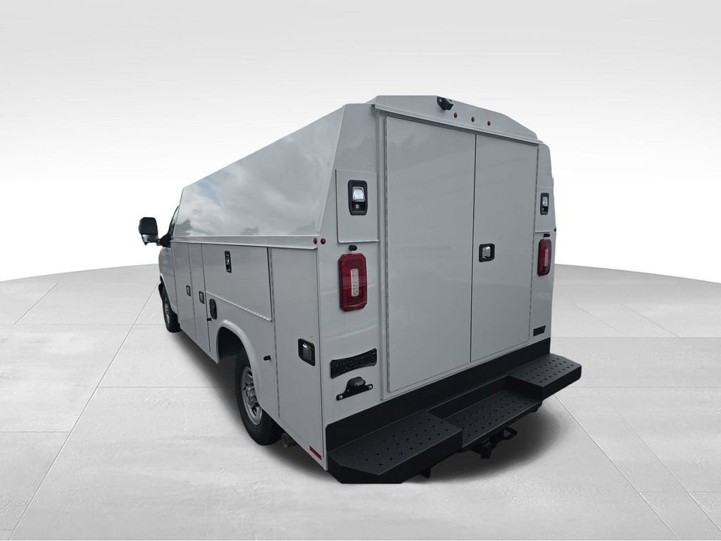 2026 Chevrolet Express Cutaway 3500 1WT