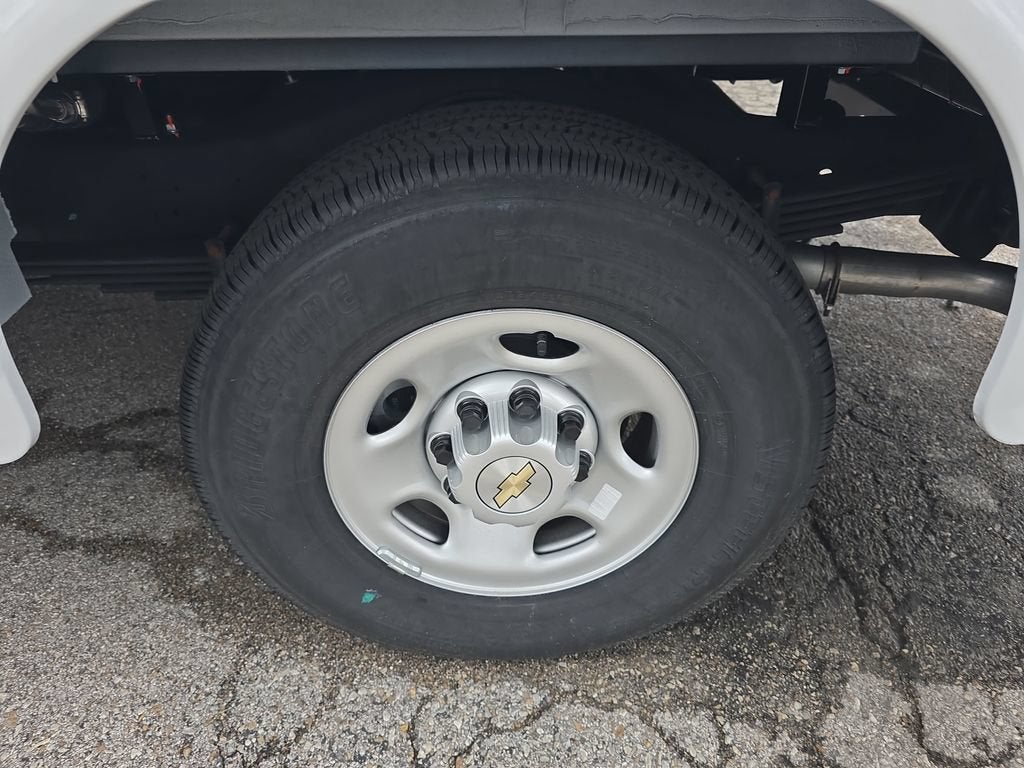 2026 Chevrolet Express Cutaway 3500 1WT