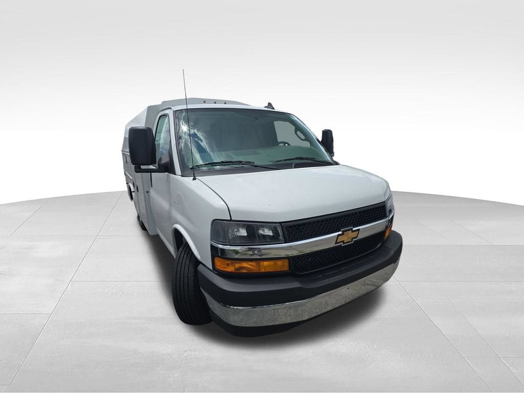 2026 Chevrolet Express Cutaway 3500 1WT