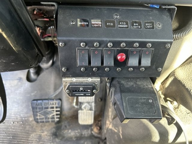 1999 INTERNATIONAL 4700 Base