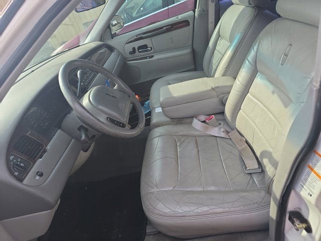 1999 Lincoln Town Car Executive