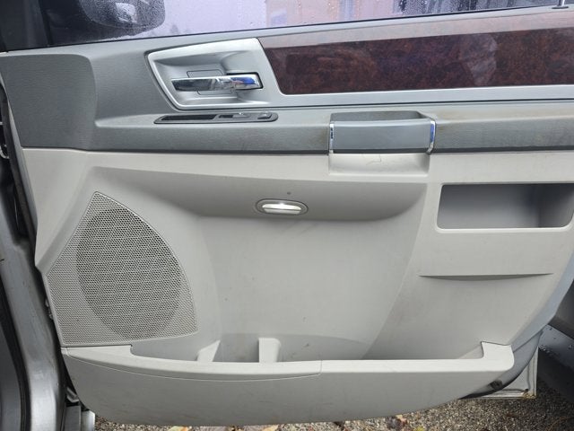 2010 Chrysler Town & Country Touring