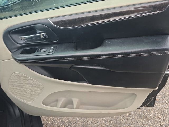 2011 Chrysler Town & Country Touring