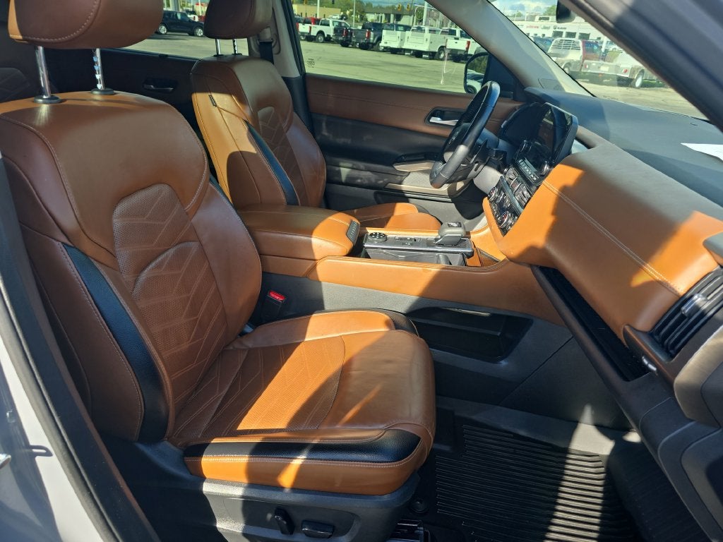 2022 Nissan Pathfinder Platinum