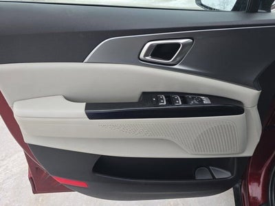 2023 Kia Carnival LX