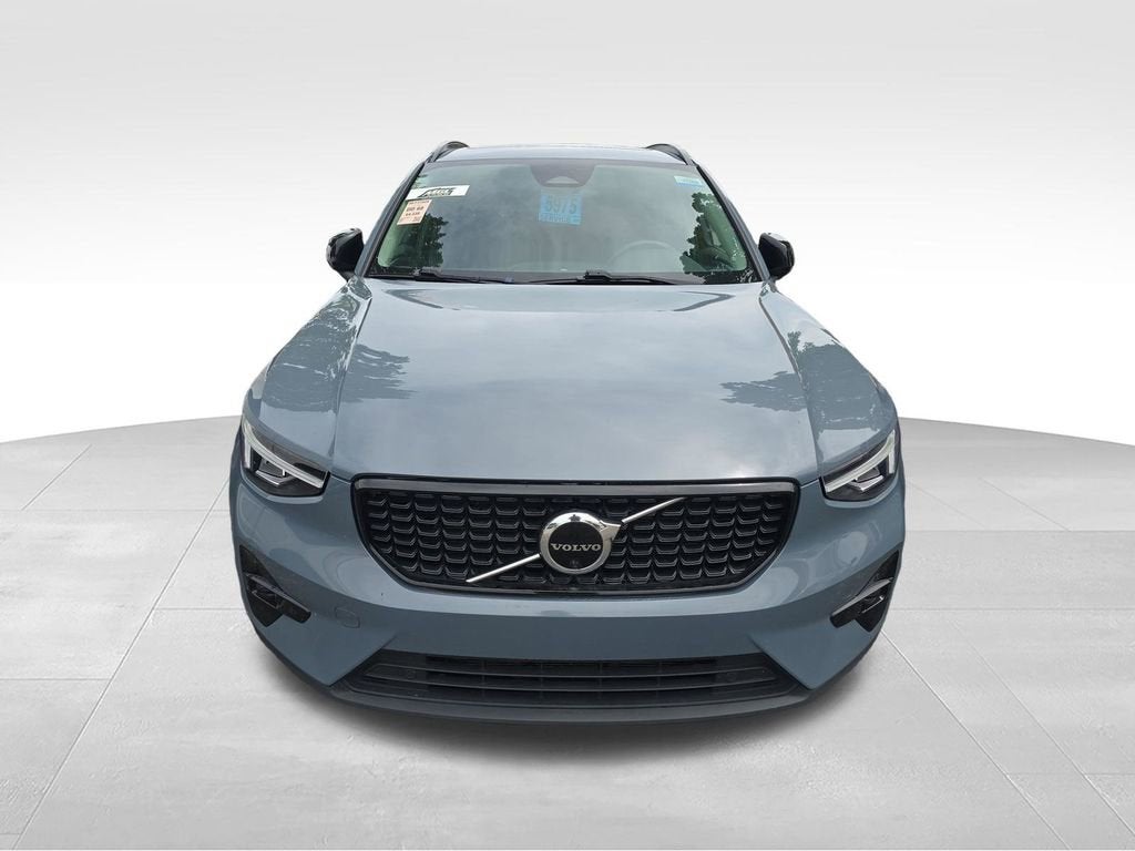 2023 Volvo XC40 Ultimate Dark Theme