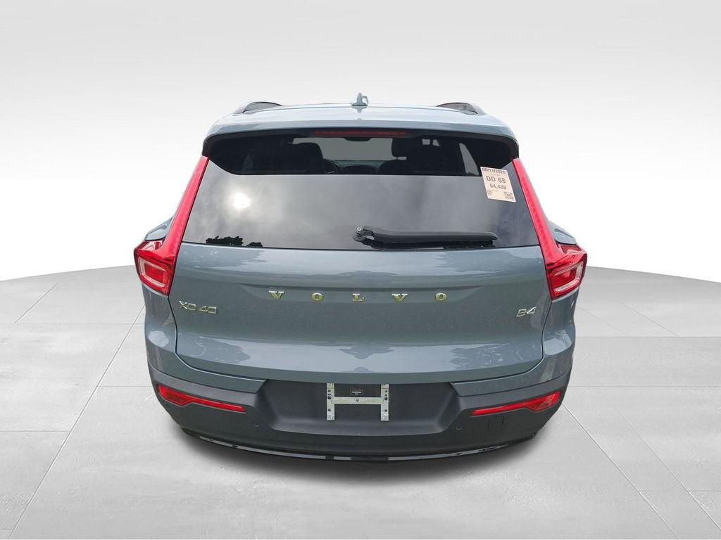 2023 Volvo XC40 Ultimate Dark Theme