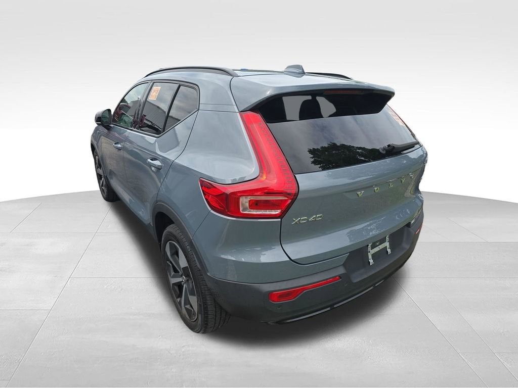 2023 Volvo XC40 Ultimate Dark Theme