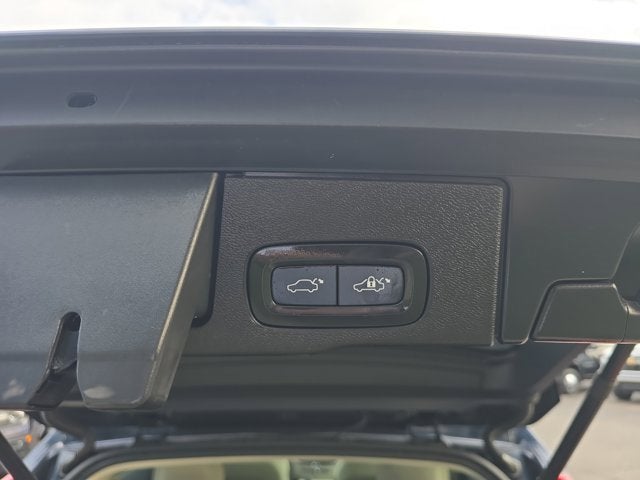 2022 Volvo XC60 Momentum