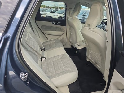 2022 Volvo XC60 Momentum