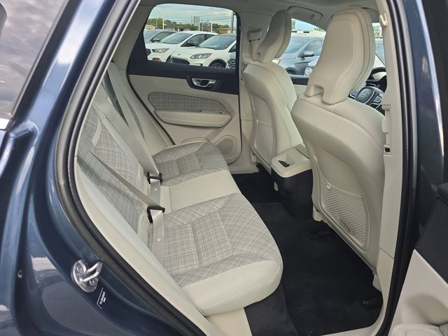 2022 Volvo XC60 Momentum