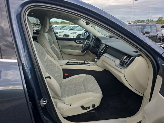 2022 Volvo XC60 Momentum