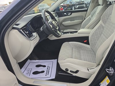 2022 Volvo XC60 Momentum