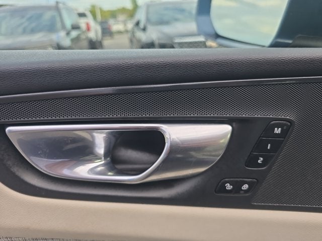 2022 Volvo XC60 Momentum