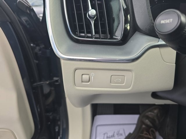 2022 Volvo XC60 Momentum