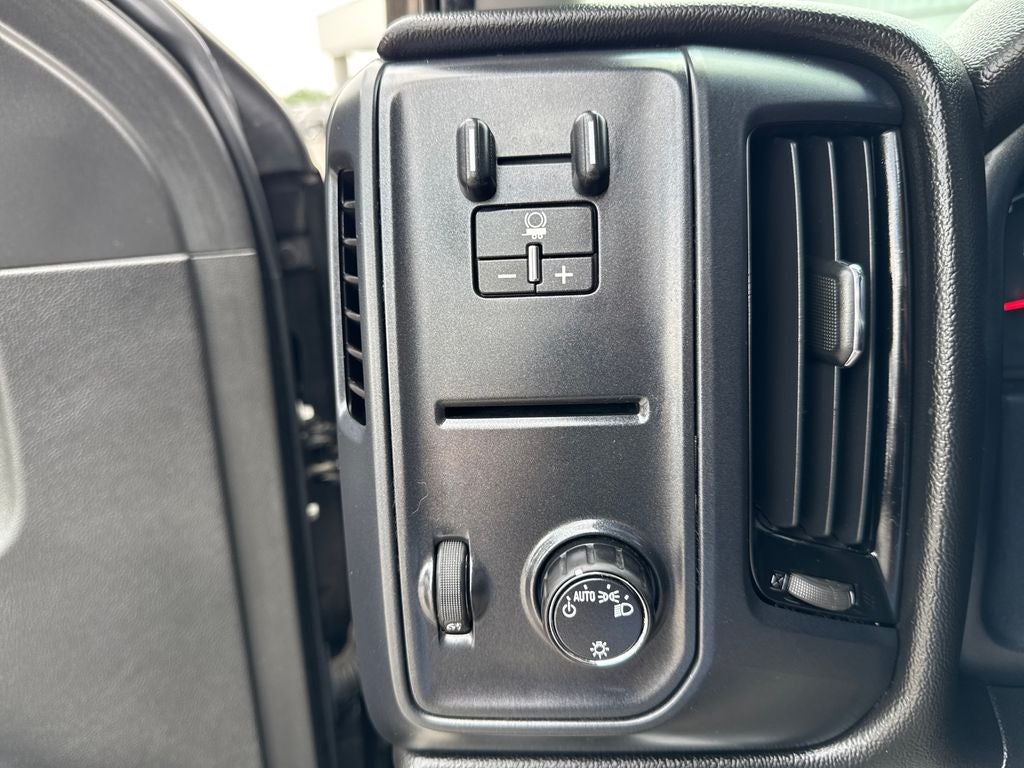 2018 Chevrolet Silverado 1500 Custom